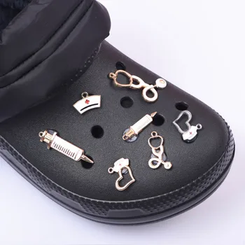 1 Adet Metal Croc Charms Taç Kelebek Takunya Ayakkabı Charm Aşk Hemşire İğne Dekorasyon Yaprak Elmas Pin Bilezik Aksesuarları