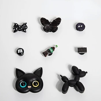 1 adet Tek Satış Siyah Serisi Balon Köpek Kedi papyon ayakkabı tokası Karikatür PVC Hatıra Croc Takılar Süslemeleri Takunya Çocuklar hediyeler