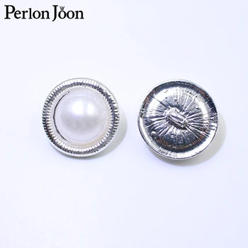 20 adet 21mm Gümüş beyaz yuvarlak inci düğmeler için uygundur moda bayan elbiseleri, kazak, mont giyim aksesuarları NK085