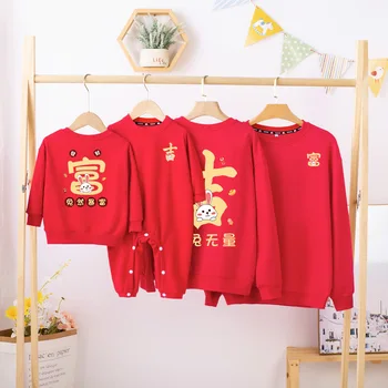 2023 Tavşan Yıl Ebeveyn-çocuk Kırmızı Kazak Peluş Tulum CNY İyi Şanslar Servet Kazak Aile Eşleştirme Giyim Yeni Yıl Üstleri