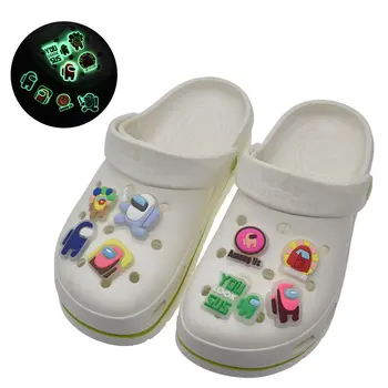 Yeni Aydınlık Harfler Croc Takılar Kot Tasarımcı Süslemeleri Düğmeler Kadın Terlik çocuklar Sneakers Aksesuarları Croc Jıbzs